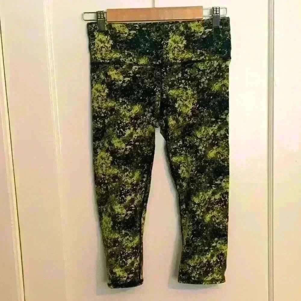 Alo Airbrush womens Capri leggings, yellow, black and grey, size Small